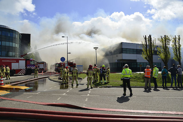 2017/83/20170422-14u56 GB 074 Zeer grote brand Westhavenweg ASD.jpg